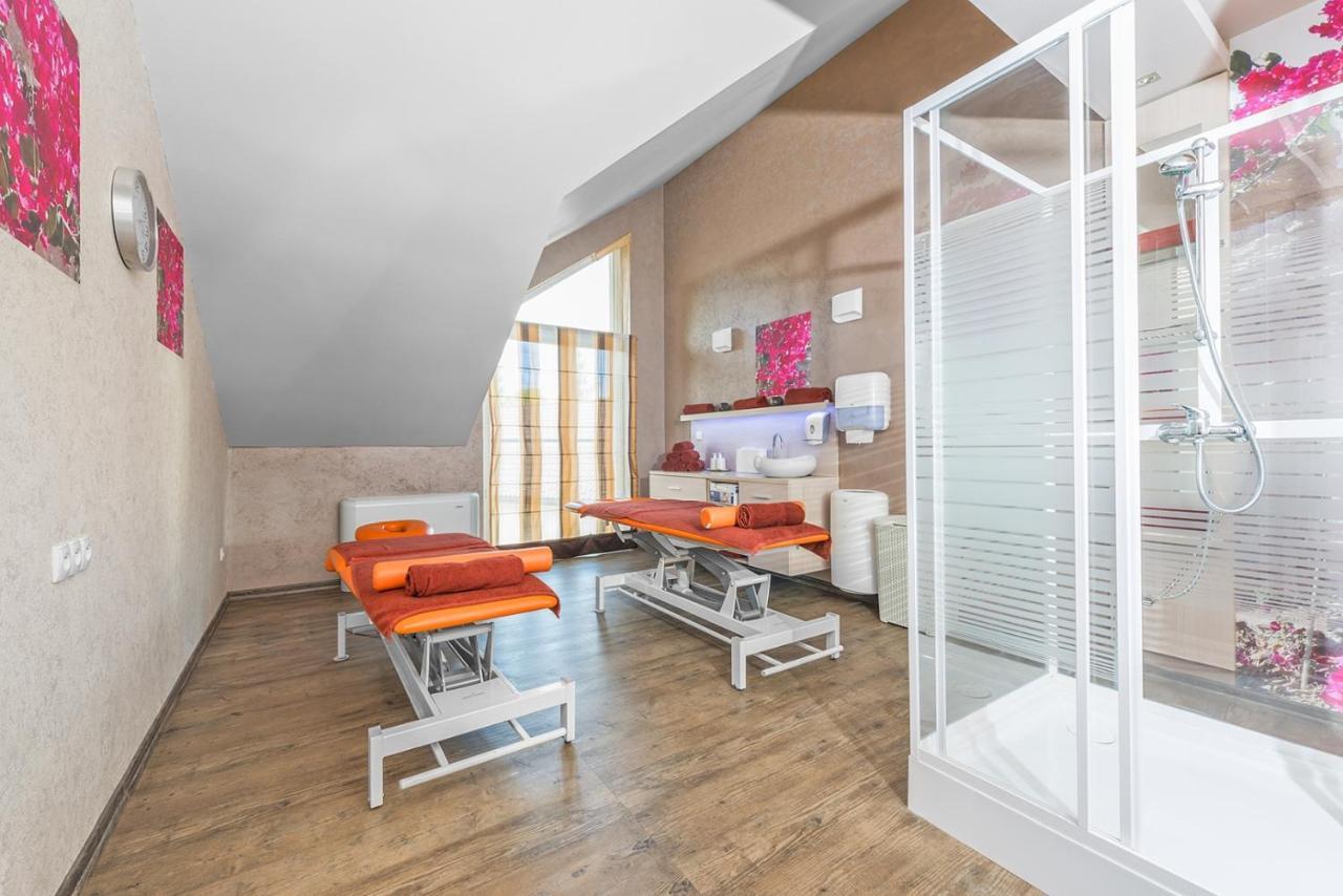 Hotel Olivia Medical Spa Skomielna Czarna Exterior foto
